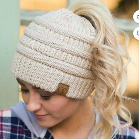 CC chunky sweater beanie with ponytail opening - Picture 1 of 4